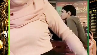 ✨ Cantik itu bonus, percaya diri adalah pesonanya.