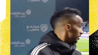 Kasihan banget maskotnya diabaikan gitu aja