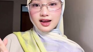 Khansata jilbab kacamata cantik