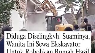 Diselingkuhi Suami! TKW Bojonegoro Ratakan Rumah Pakai Ekskavator