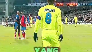 Tendangan melengkung....