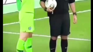 Momen penolakan Kepa Arrizabalaga