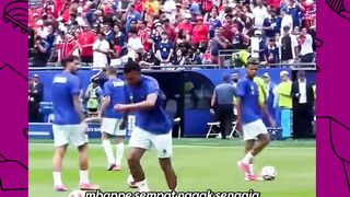 Nggak cuma jago di dalam lapangan, tapi sikap di luar lapangan juga patut diacungi jempol! 👍