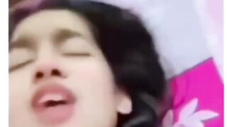I’m very hot play the video
