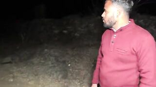 एक बच्चा भूतों से खेलता हुआरोता चीलाता सामने आया