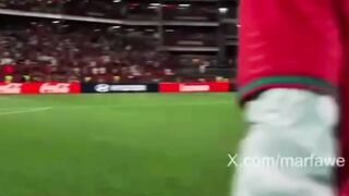 Cristiano Ronaldo memberikan penghormatan yang tulus 3