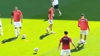 Kisah pertemuan pertama Arda Güler dengan idolanya, Cristiano Ronaldo. 🥹❤️