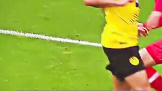 Kiper Ini Membiarkan Pemain Lawan Mencetak Gol Terakhir Dalam Karirnya 🥺