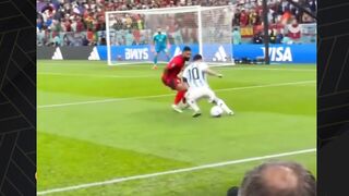 Messi kembali mendapatkan penalti