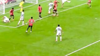 Tak banyak yang sadar, inilah momen yang mengubah pertandingan sepenuhnya. 3