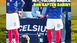 😒💔 Kante memilih mengabaikan sang kapten! Momen yang langsung jadi sorotan. Menurutmu, sengaja atau cuma salah paham? 👀