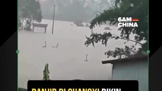 Banjir besar yang melanda Guangxi, China menghanyutkan sebuah peternakan ular di Desa Dengwei