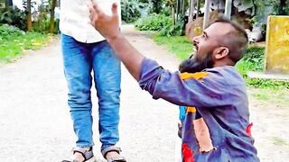 FUN 😂 ভিক্ষুকের হাতে পা দিলো!