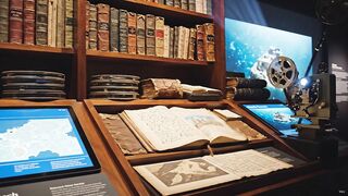 Shelves_with_history_books_