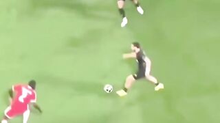 Khvicha Kvaratskhelia adalah pemain sayap kiri Paris Saint-Germain yang paling eksplosif