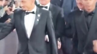 Raphinha Resmi Keluar dari Barcelona? Fabrizio Romano Ungkap Fakta Ini! 😥💔