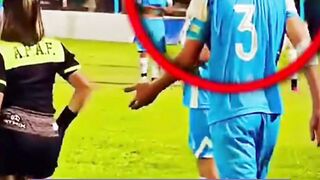 Wasit Ini Tahu Bahwa Sang Pemain Hanya Berpura-pura 👀
