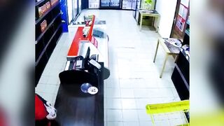 Посетитель с ножом смертельно ранил продавца в Выксе