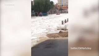 Буря апокалипсиса и жуткий град в Боливии. Ледяные ядра