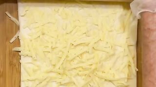 Сырные палочки из дрожжевого теста