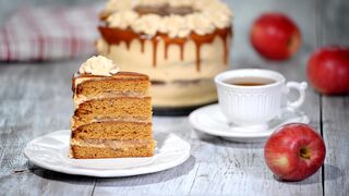 Яблочный торт с карамелью