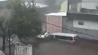 Кадры наводнения в индонезийской провинции Восточная Ява.