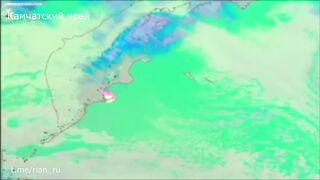 Извержение вулкана Карымский на Камчатке. Выбросил пепел на 10 км.