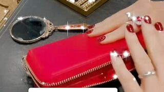 Деньги с неба падают берем фонарик и открытый кошелек