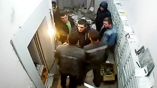 Агрессивные жители дома нашпиговали свинцом простых работяг