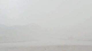 сильный дождь в саудовской пустыне