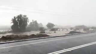 Внезапные наводнения и проливные дожди в саудовской пустыне