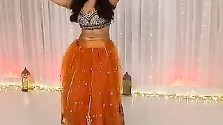 Kusu_Kusu_with_Nora_Fatehi_#KusuKusuChallenge___Match_Steps_With_Nora___#YTShorts(360p).mp4