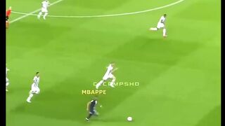Momen Mbappe 'Cuekin' Neymar Ini Masih Bikin Netizen Geram!