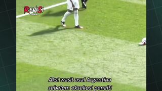 Aksi wasit Argentina yang nahan lama penalti Mbappe bikin Haaland geram 😳