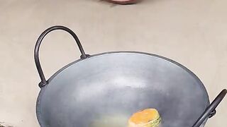 Village Cooking: ঐতিহ্যবাহী পদ্ধতিতে আম দিয়ে মাছ রান্না
