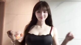 bikin gerah liatnya.