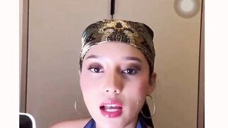 Minbite jualan sambil copslay jd pembaca tarot 🤣