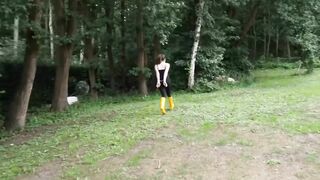 Mia running