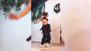 Indian Girl Isha Gidwani Dance 2