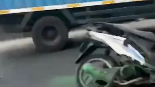 Kecelakaan beruntun melibatkan