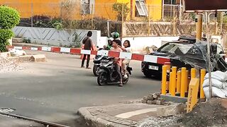 KERETA KRL NGEBUT SECEPAT KILAT