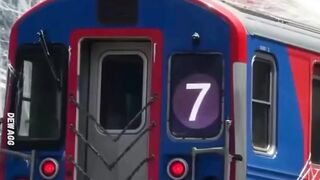 Times Square Dikepung Jaring Raksasa! Promo CGI Spider-Man Bikin Geger