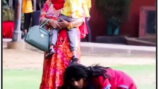 GOMI GOMI SONG (PART-1) _ Urfi Javed _ Bori Skirt Prank _ Walking Ladies Style😂 _ Op Reaction