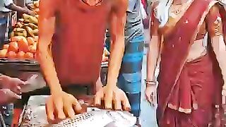 তাজা ইলিশ খাচ্ছি
