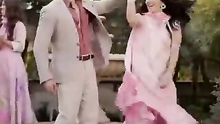 Danishtaimoor_Ayezakhan_ki_cute_couple_viral_video(360p).mp4