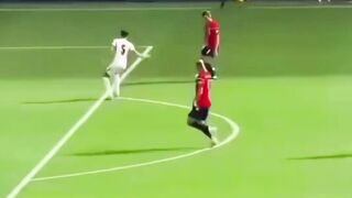 rekaman memperlihatkan Alexander Sørloth memilih untuk tidak mengoper bola kepada Erling Haaland