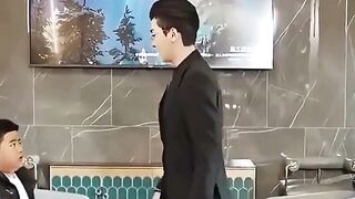 Bocah nakal ini berani banget ngancurin barang-barang milik CEO!