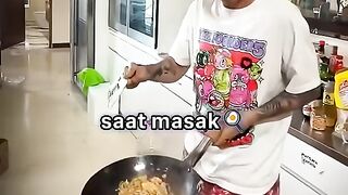 MOMENT LUCU SAAT MASAK DI MARAPTHON