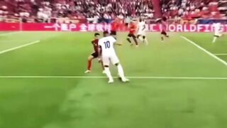 Lamine Yamal yang baru berusia 16 tahun mencetak gol