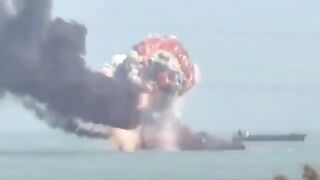 One day after Trump's statement "We completely destroyed the Iranian naval power," a US ship trying to cross Hormuz was sunk... 🇮🇷💥